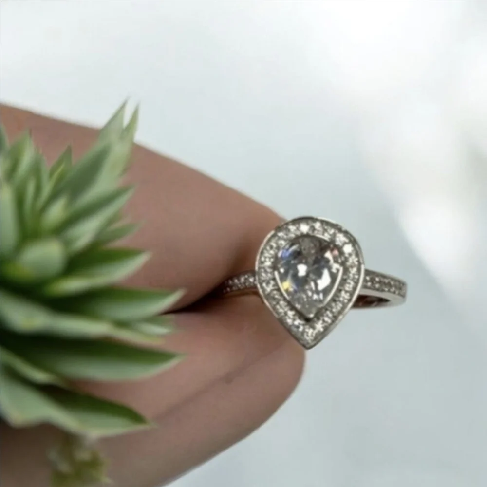 🤍▪️Suzy Levian▪️ White Cubic Zirconia Sterling Silver Engagement Ring Size 7